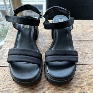 Steve Madden Louella Black Platform Sandal